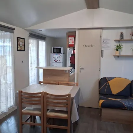 Mobil-homes Proche De L'océan 4*